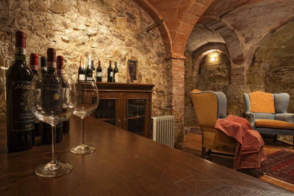 La Locanda Di Montisi B&B เตรกวานดา ภายนอก รูปภาพ
